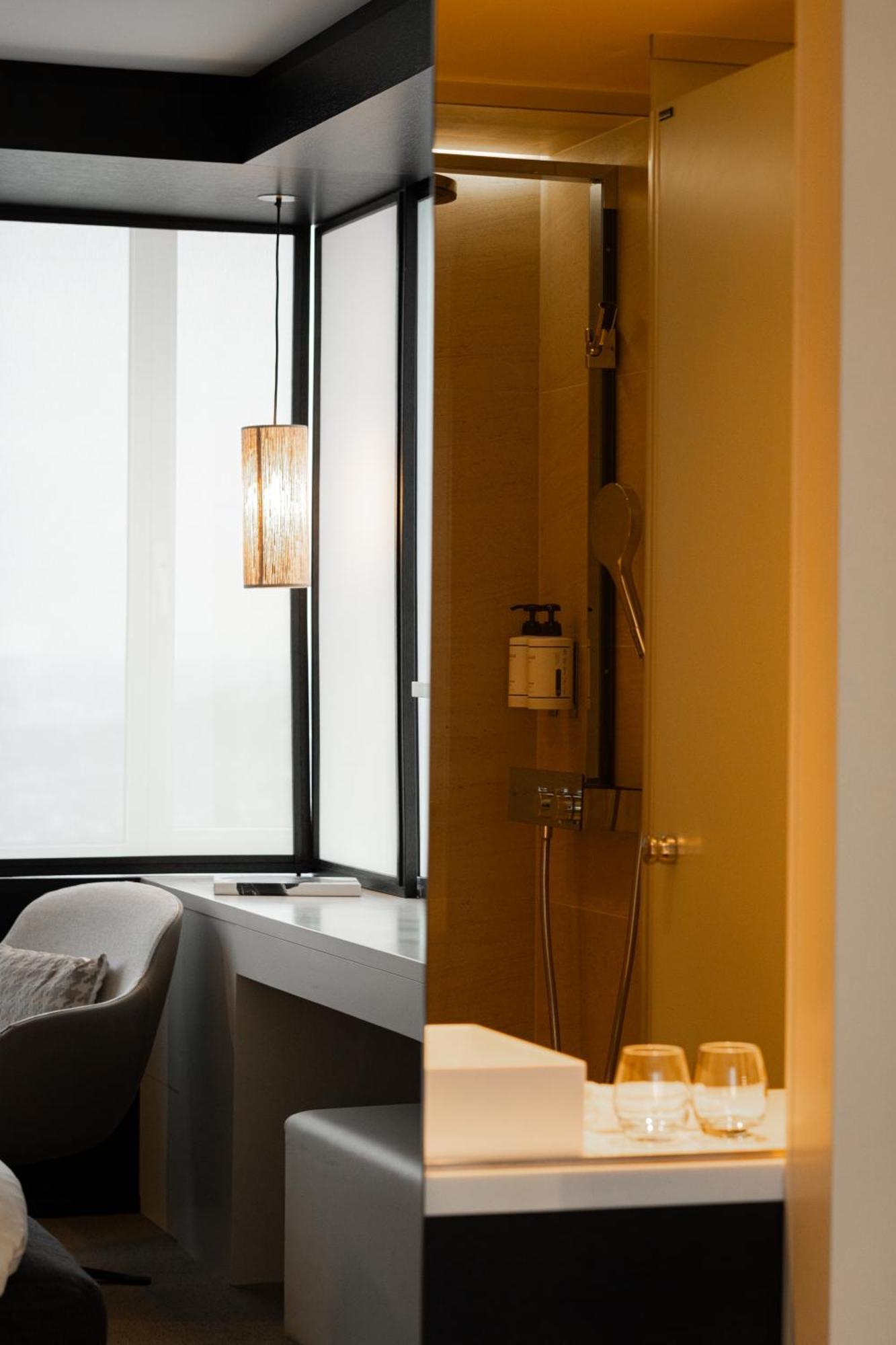 The Hotel Brussel Bagian luar foto